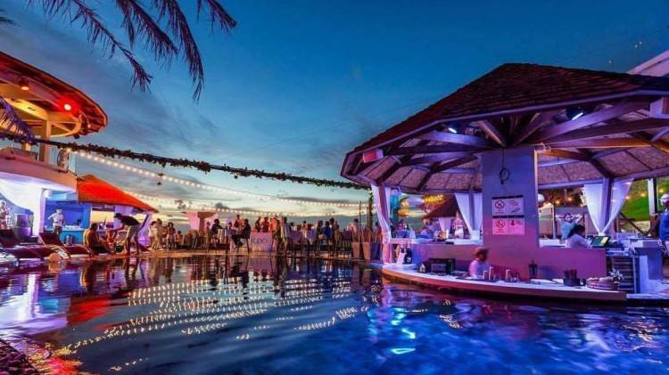4 Best Phuket Beaches for Singles in 2018